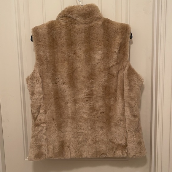 Coldwater‎ Creek Faux Fur Sleeveless Vest with 2 pockets, Women’s Sz M Tan Gold - Picture 5 of 9